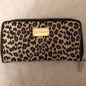 Betsy Johnson Zip Up Cheetah Print Wallet